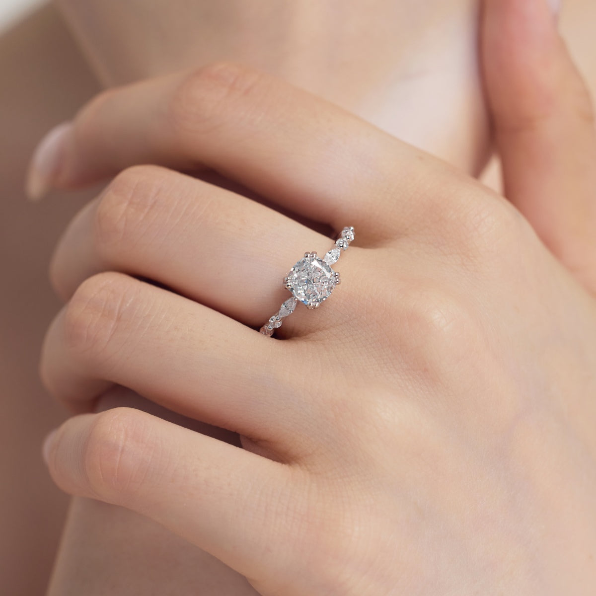 Amoure ring